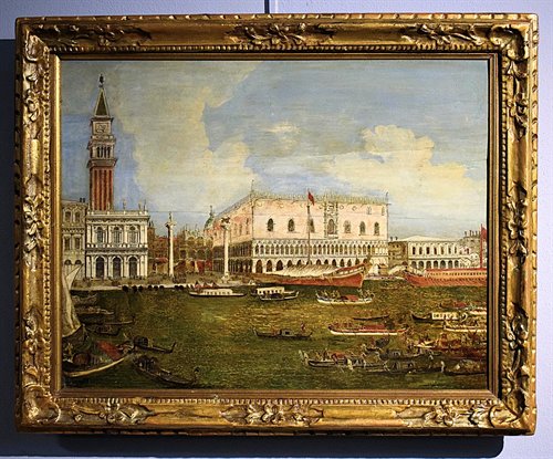 Venezia, la Regata Storica sfila sotto il Palazzo Ducale.